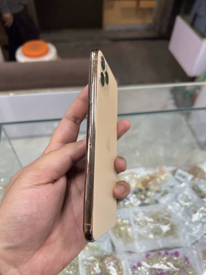 Apple iPhone 11 Pro Max 3