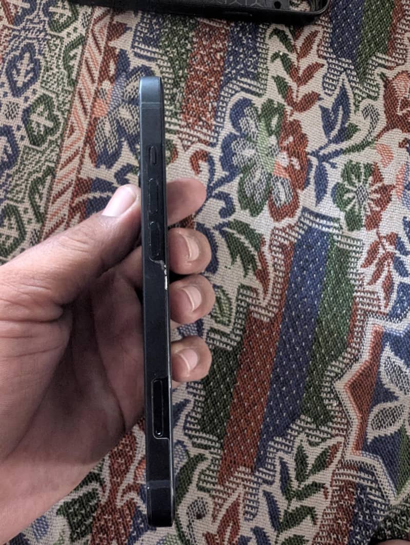 Apple iPhone 13 2