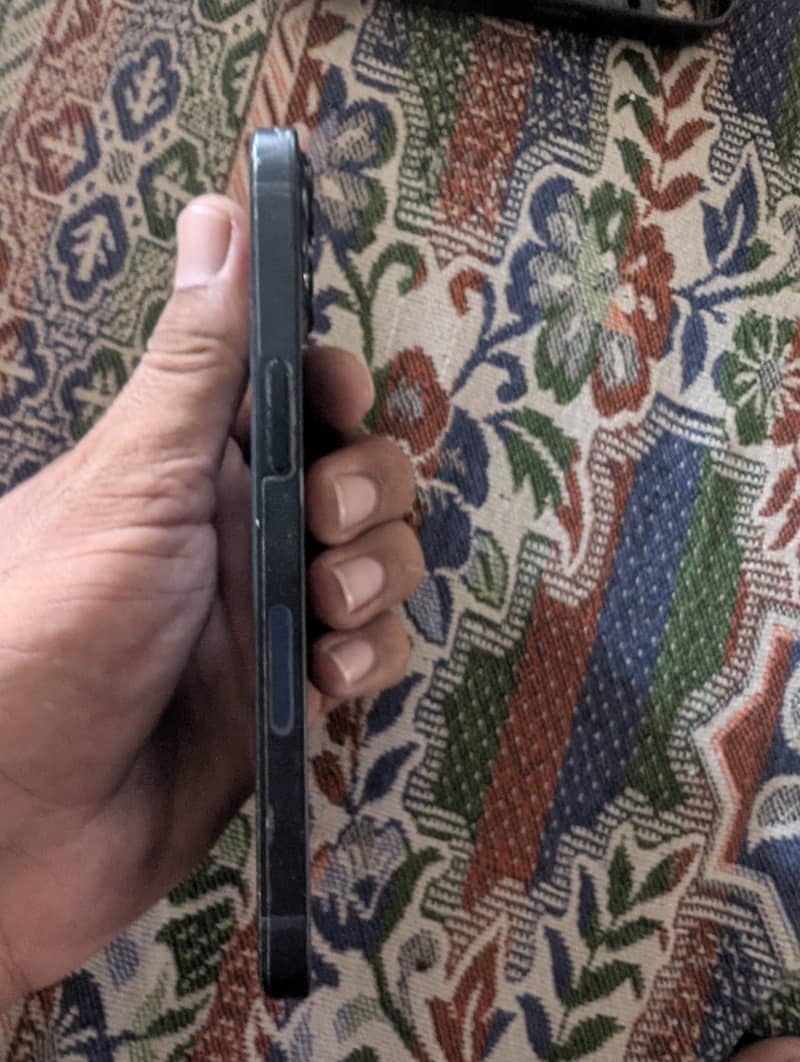 Apple iPhone 13 4