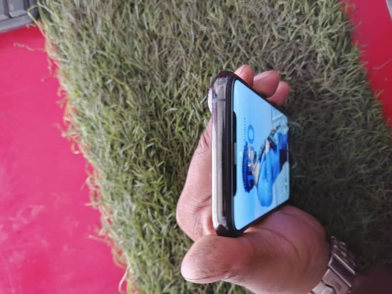 Apple iPhone 11 Pro 4