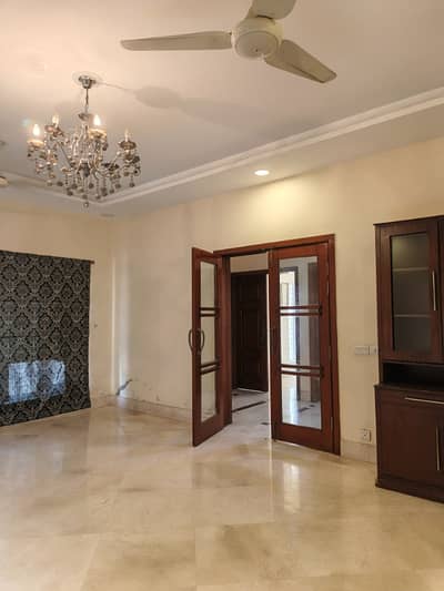 1 Kanal Upper Portion Available For Rent