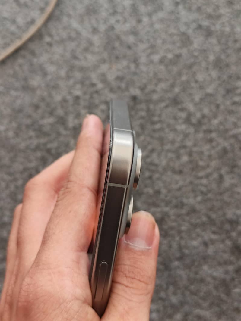 Apple iPhone 15 Pro Max 2