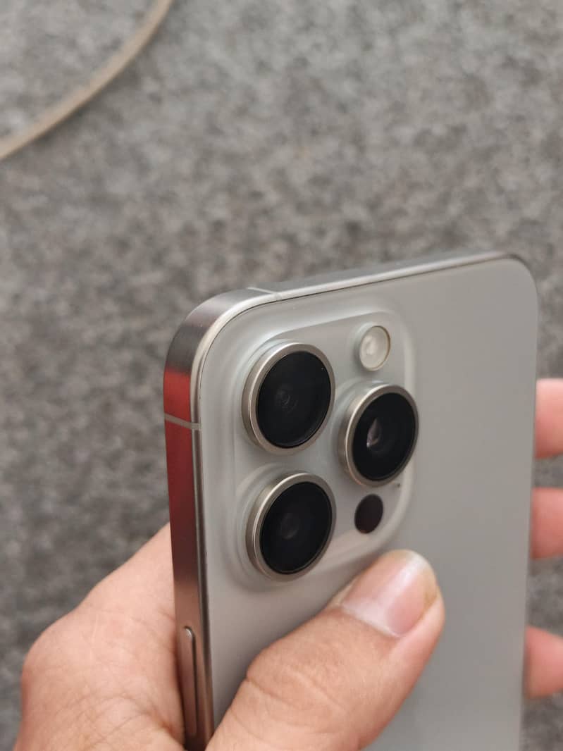 Apple iPhone 15 Pro Max 3