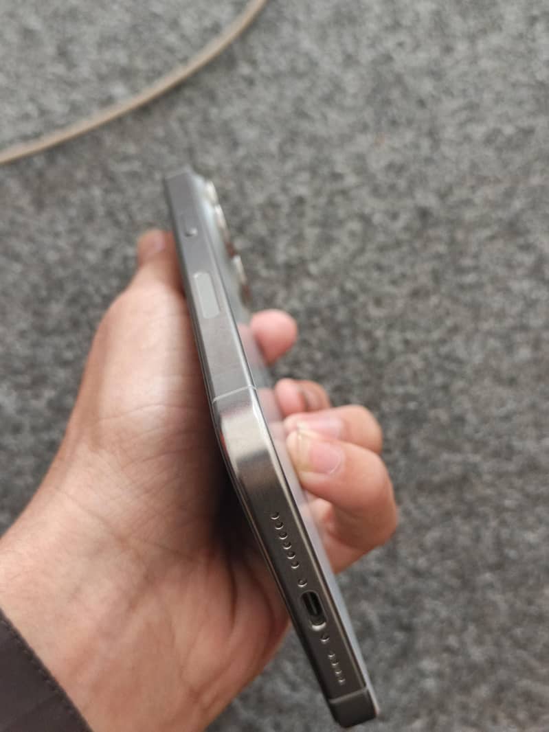Apple iPhone 15 Pro Max 5