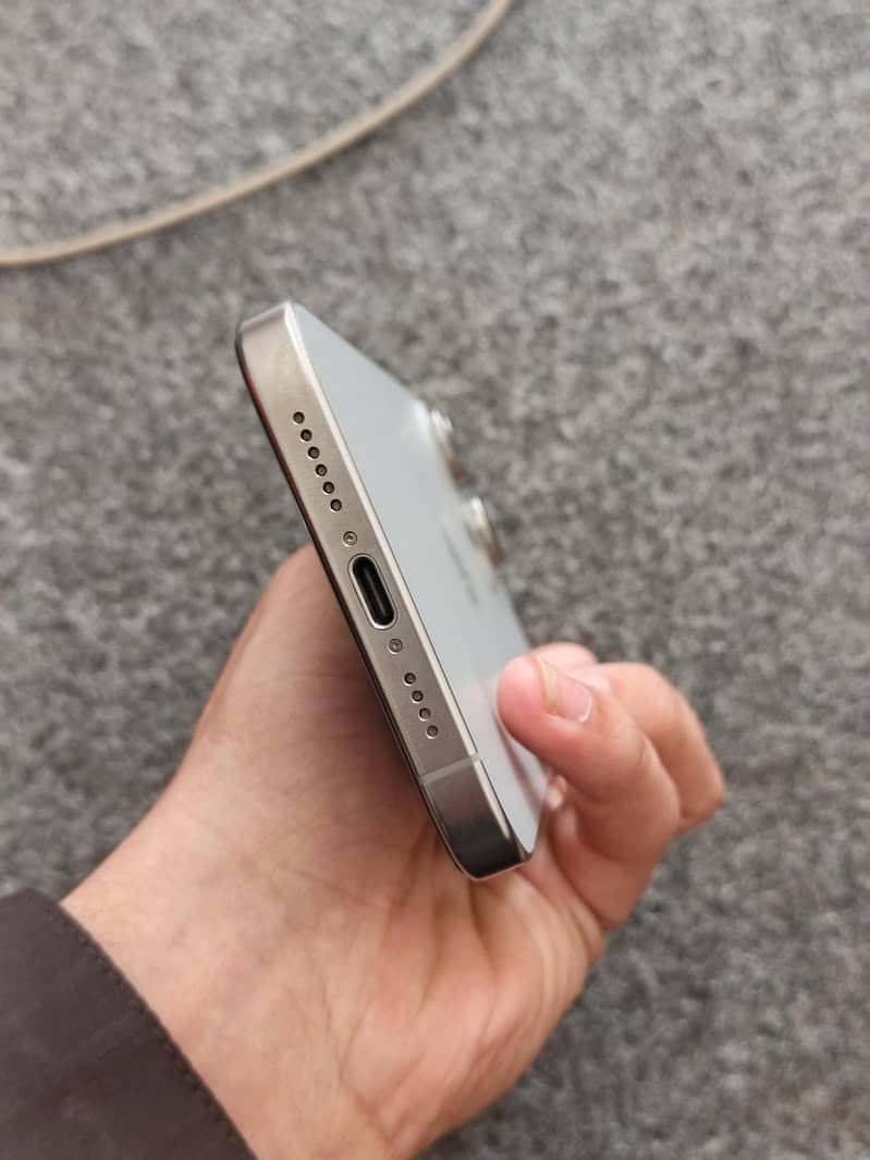 Apple iPhone 15 Pro Max 6