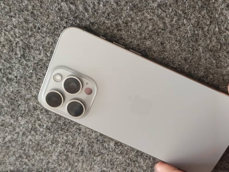 Apple iPhone 15 Pro Max 10