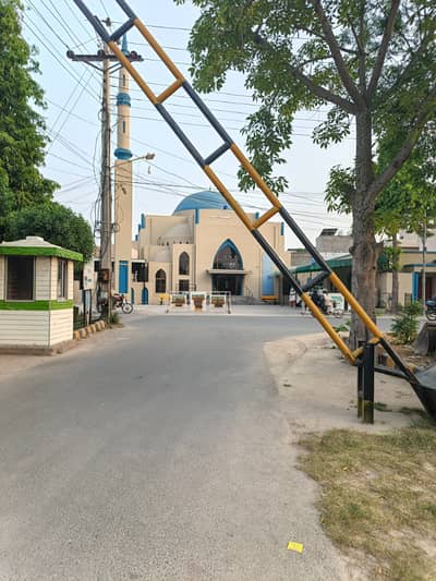 Prime Location 10 Marla Plot Available For Sale