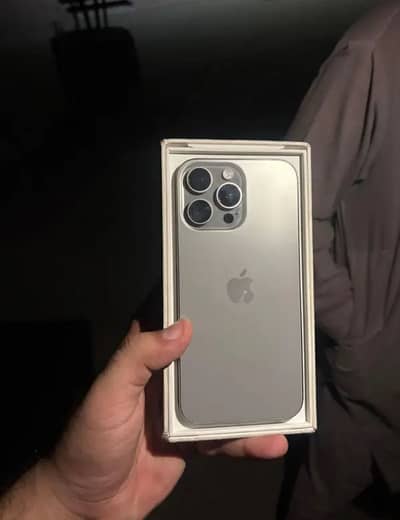 Apple iPhone 16 Pro Max