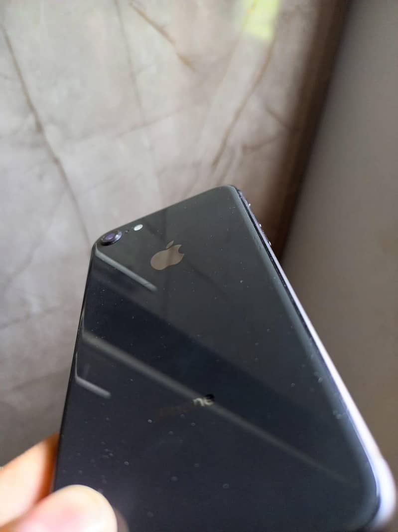 Apple iPhone 8 1