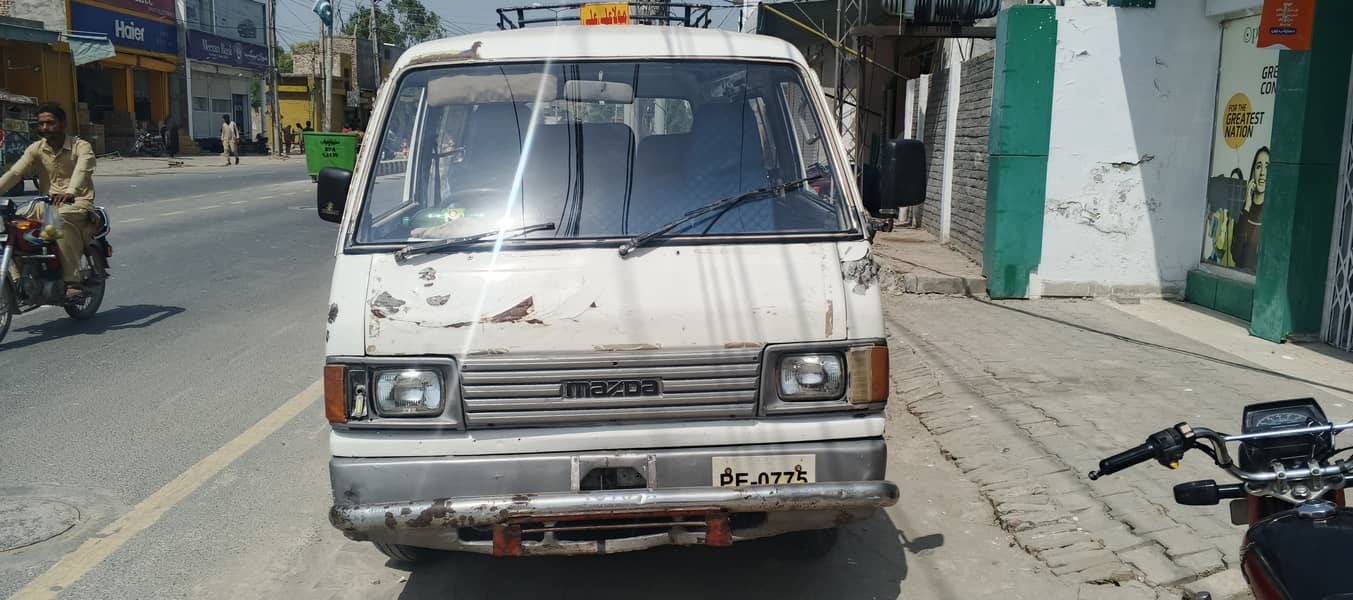 Mazda Van 0