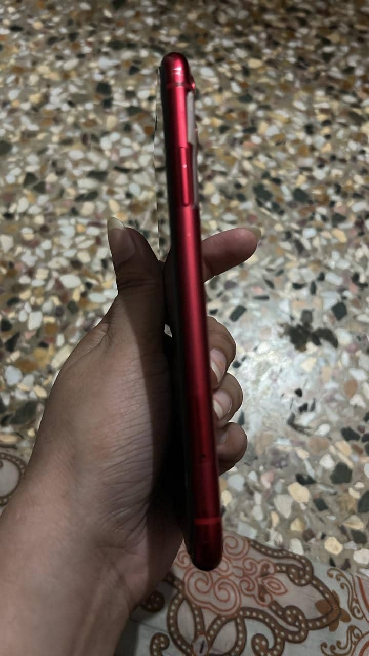 Apple iPhone 11 4