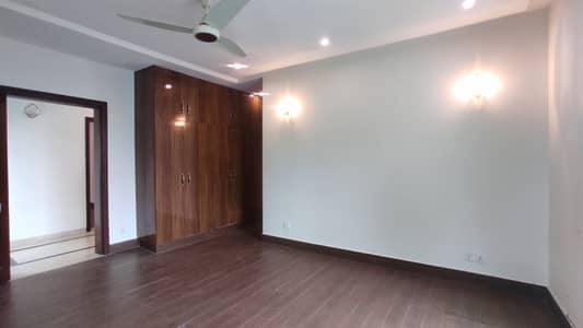 Separate Gate 1 Kanal Upper Portion Available For Rent