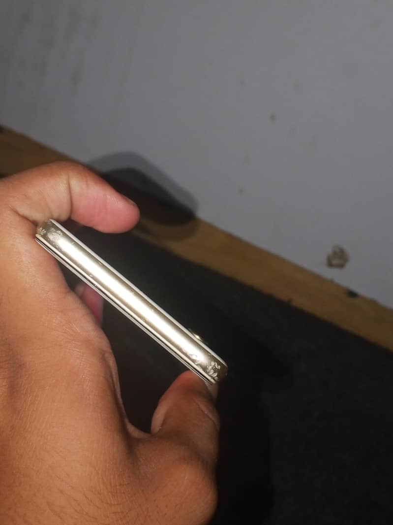 Apple iPhone 6S 4