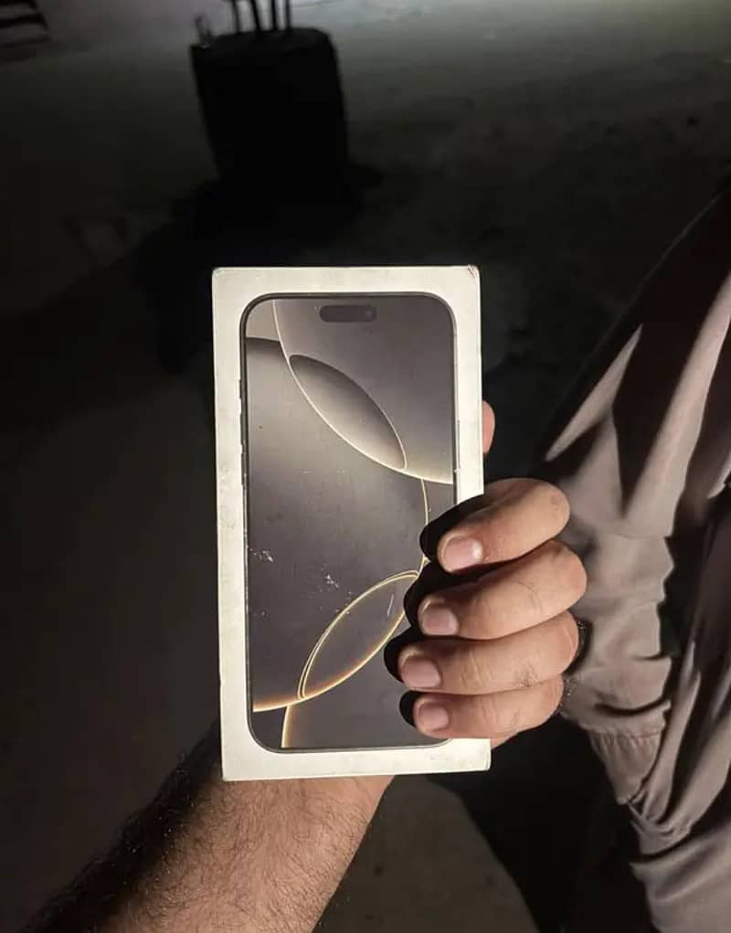 Apple iPhone 16 Pro Max 3