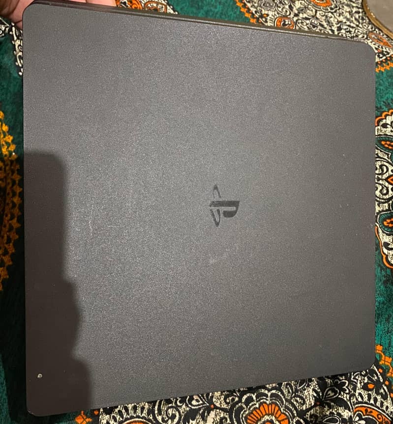 PS-4 with 2 wireless controller 1TB 4