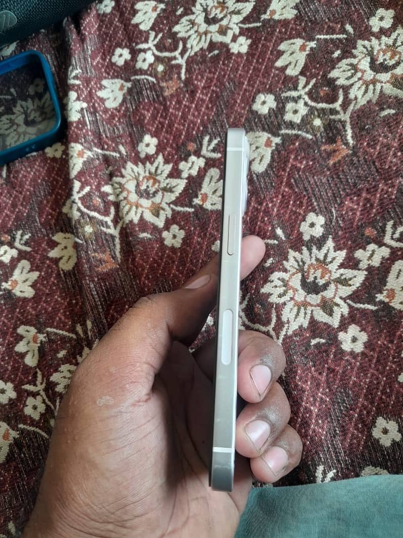 Apple iPhone 13 5