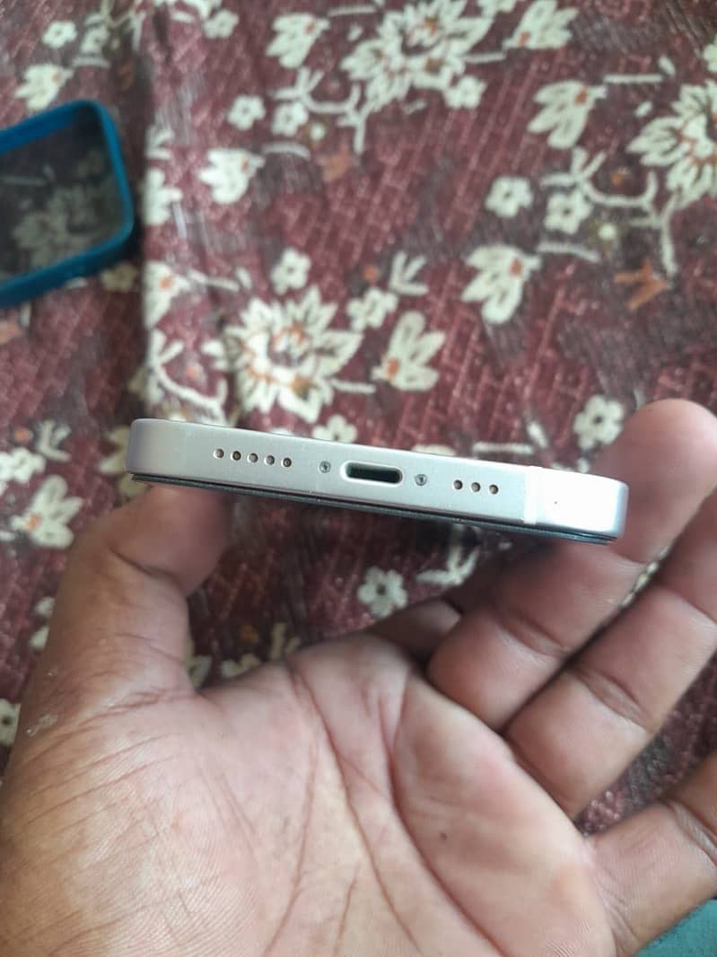 Apple iPhone 13 4