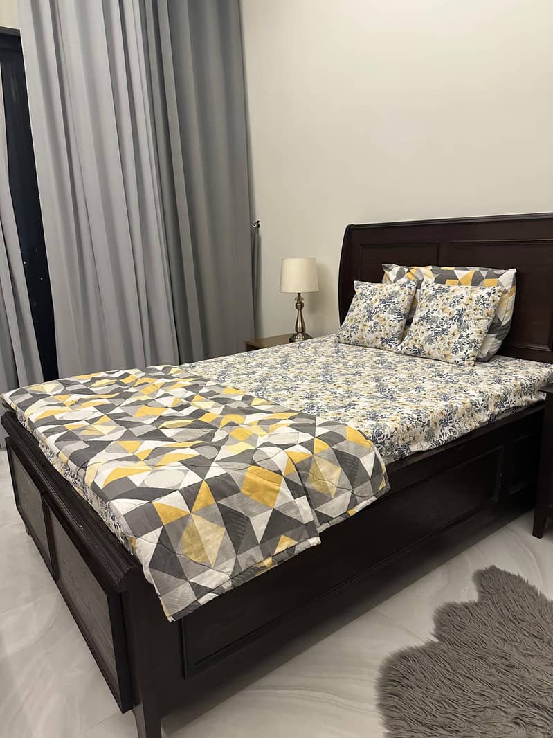 Single bed  with one side table and dressing table 2