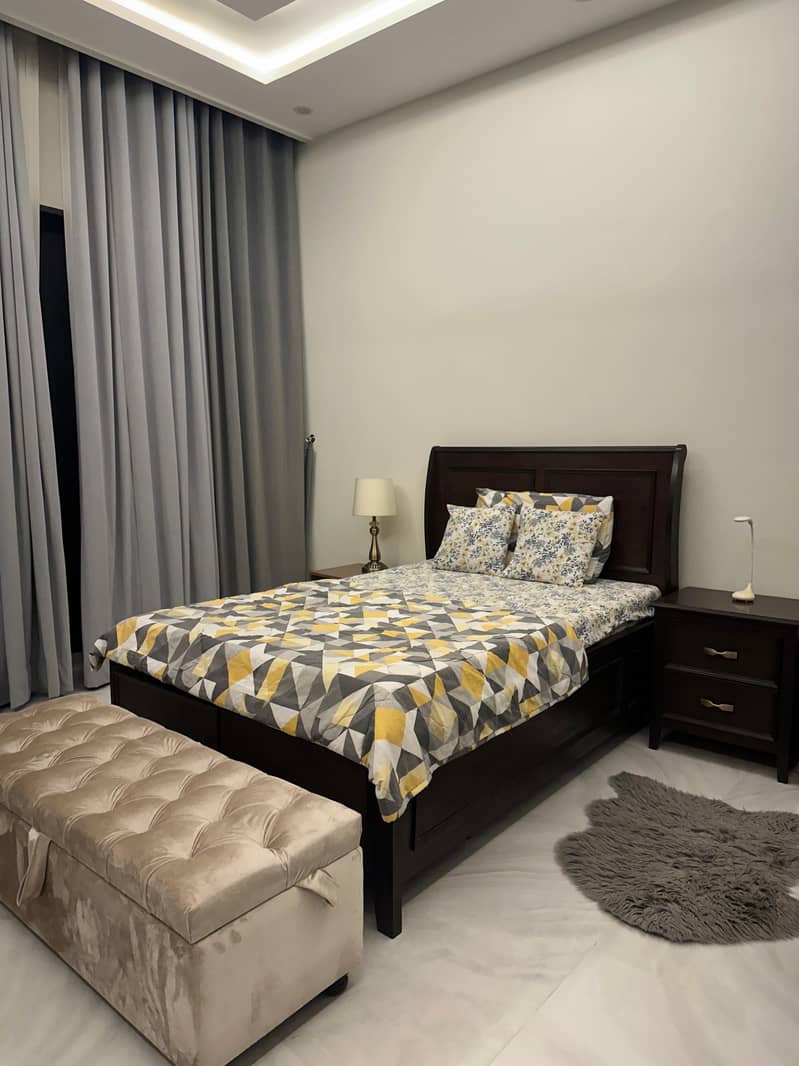 Single bed  with one side table and dressing table 3