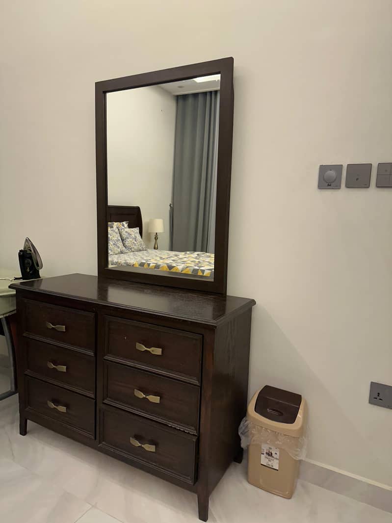 Single bed  with one side table and dressing table 4