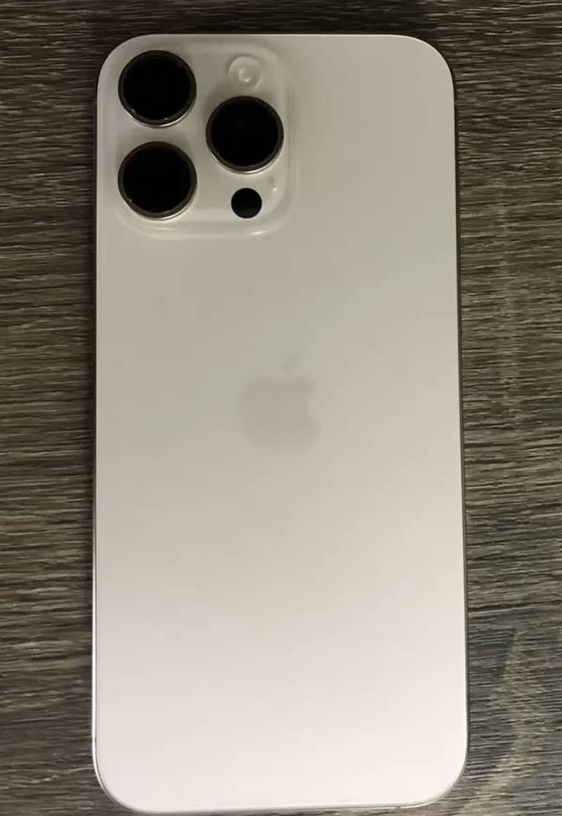Apple iPhone 16 Pro Max 1