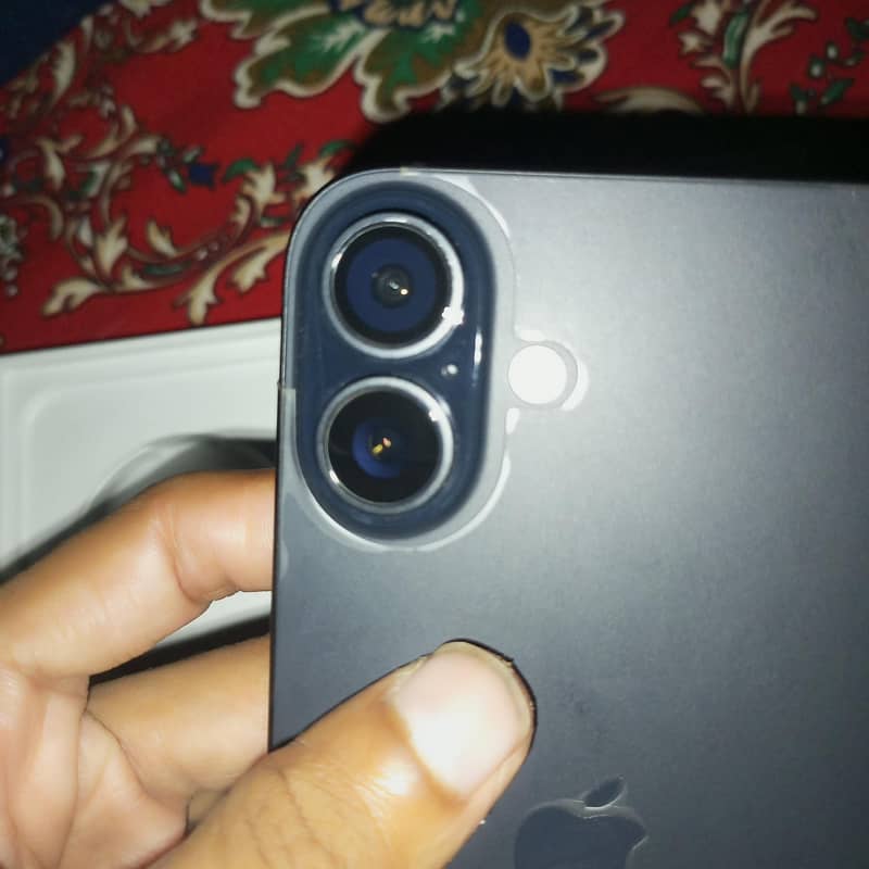 Apple iPhone 16 Plus 1