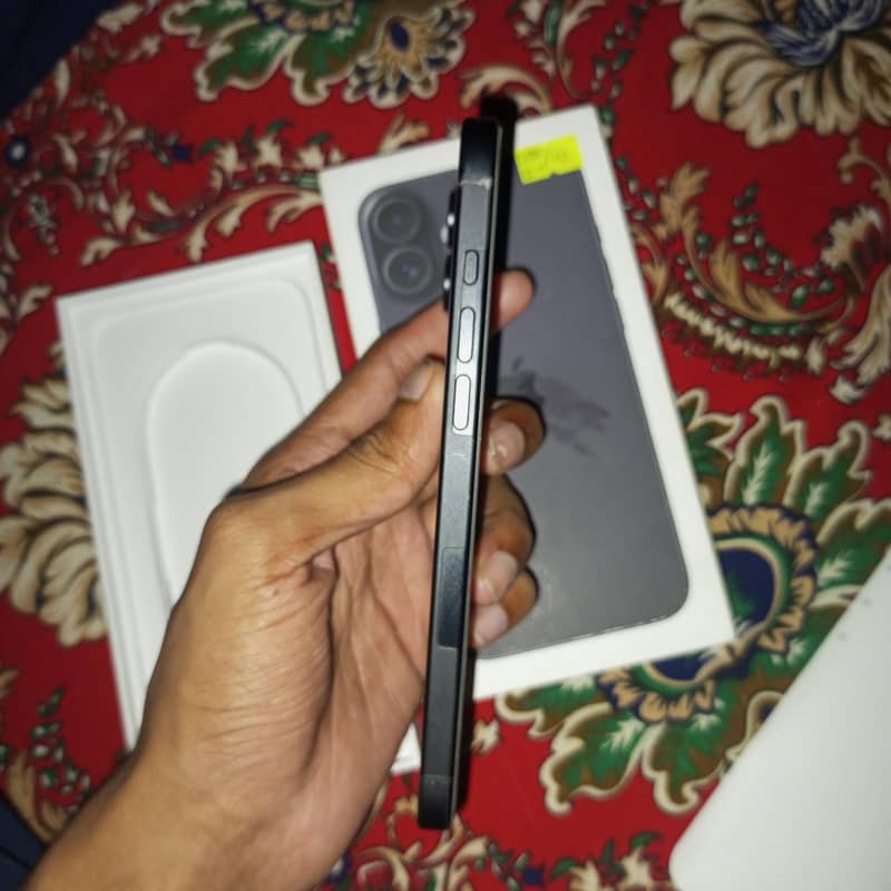 Apple iPhone 16 Plus 3