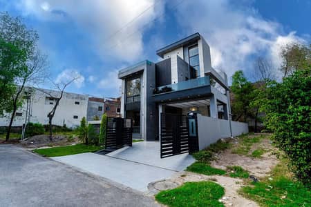OWNER BUILD 5 MARLA HOUSE FOR SALE IN DHA PHASE 9 TOWN