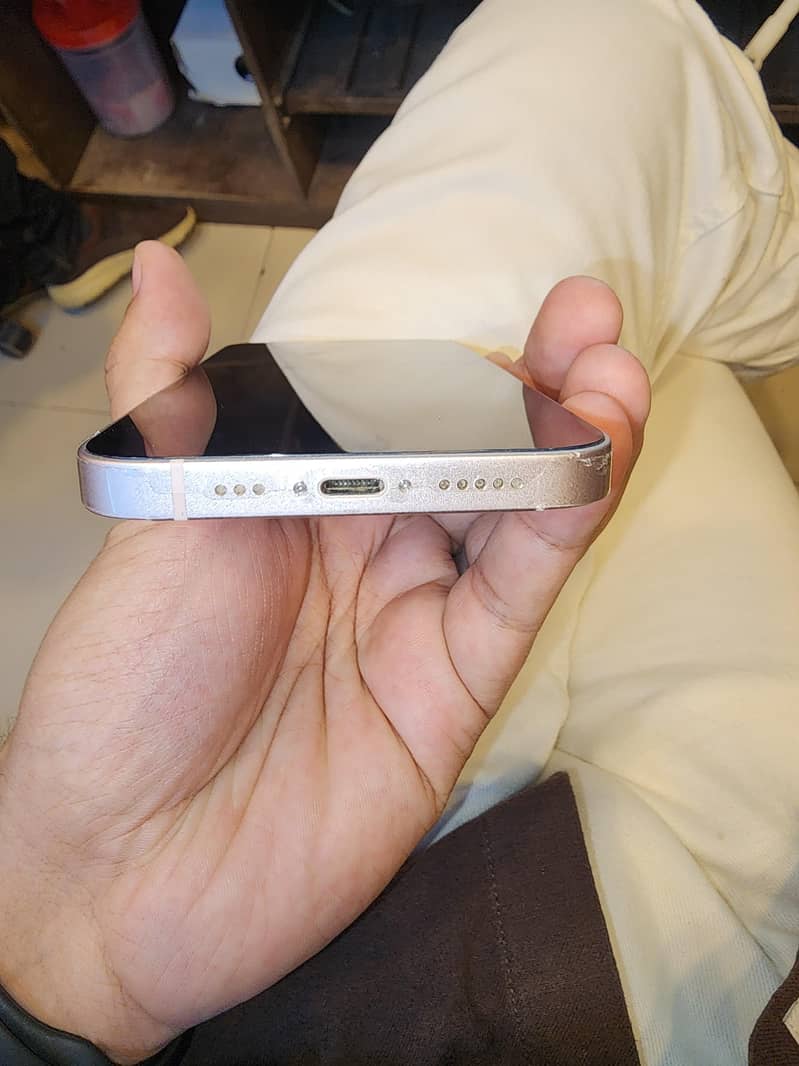 Apple iPhone 13 4