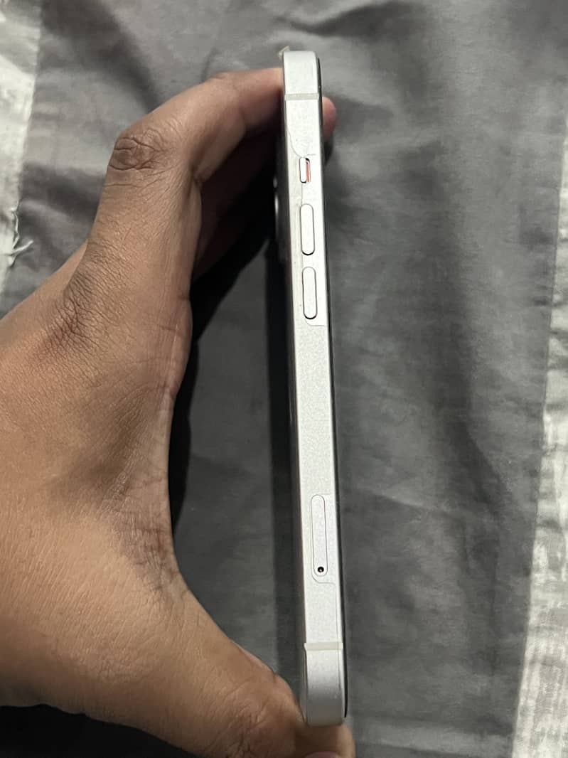 Apple iPhone 13 1