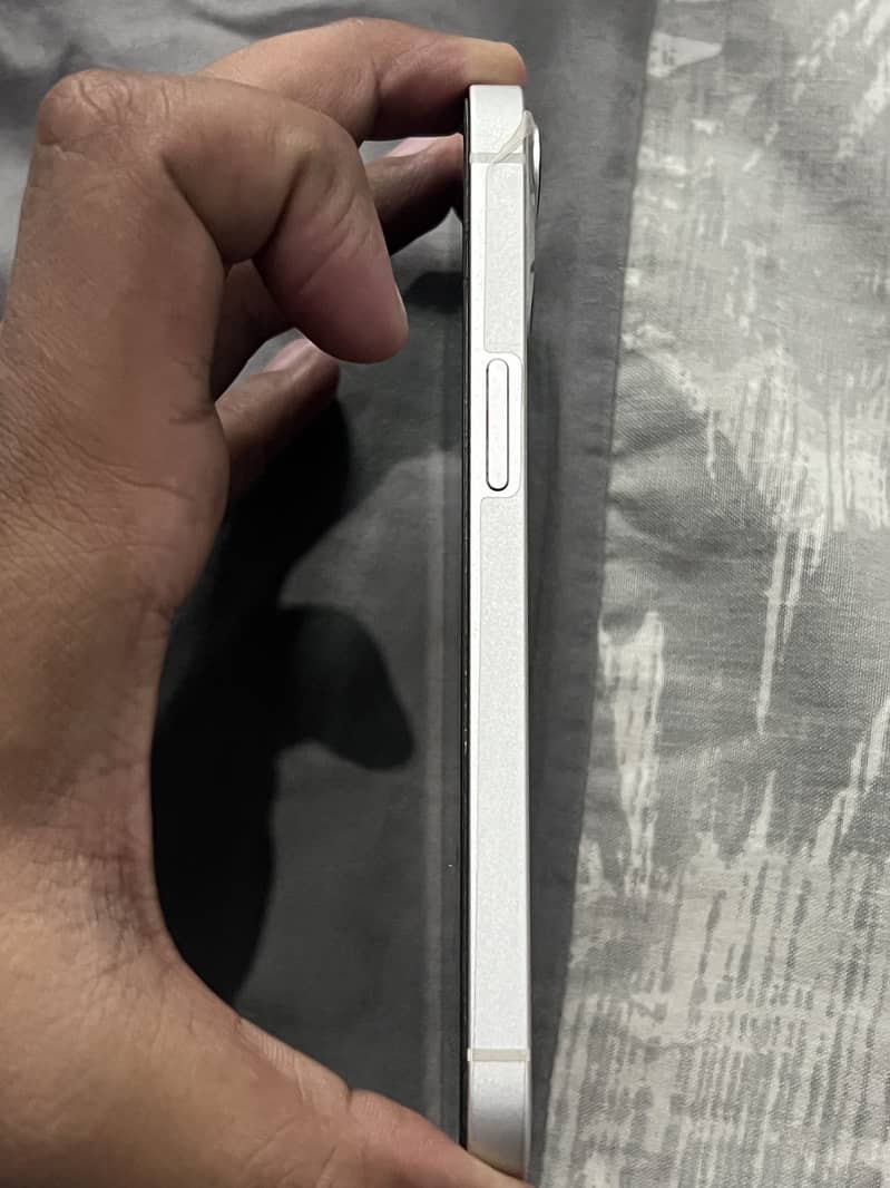 Apple iPhone 13 3