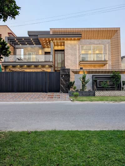 1 Kanal Modern House With Double Height Lobby