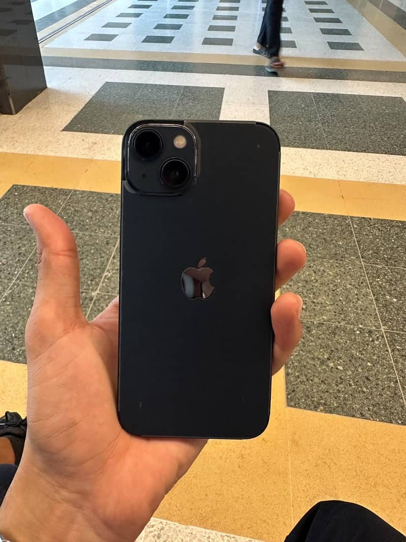 Apple iPhone 13 2