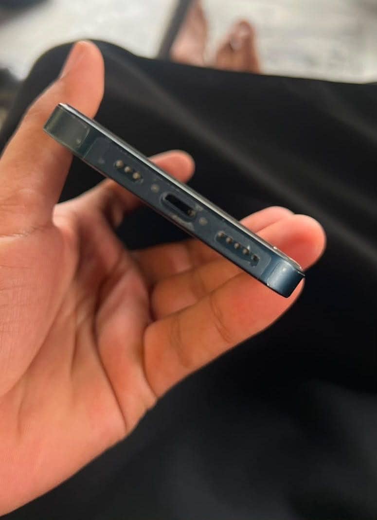 Apple iPhone 13 5