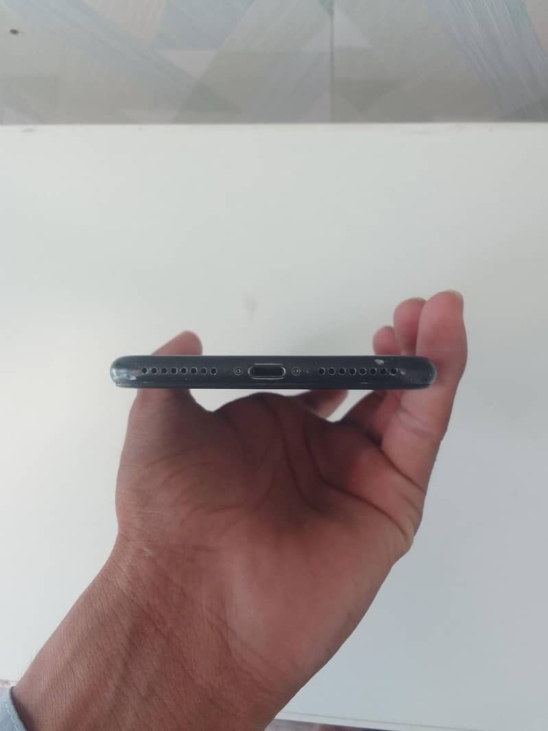 Apple iPhone 7 Plus 3