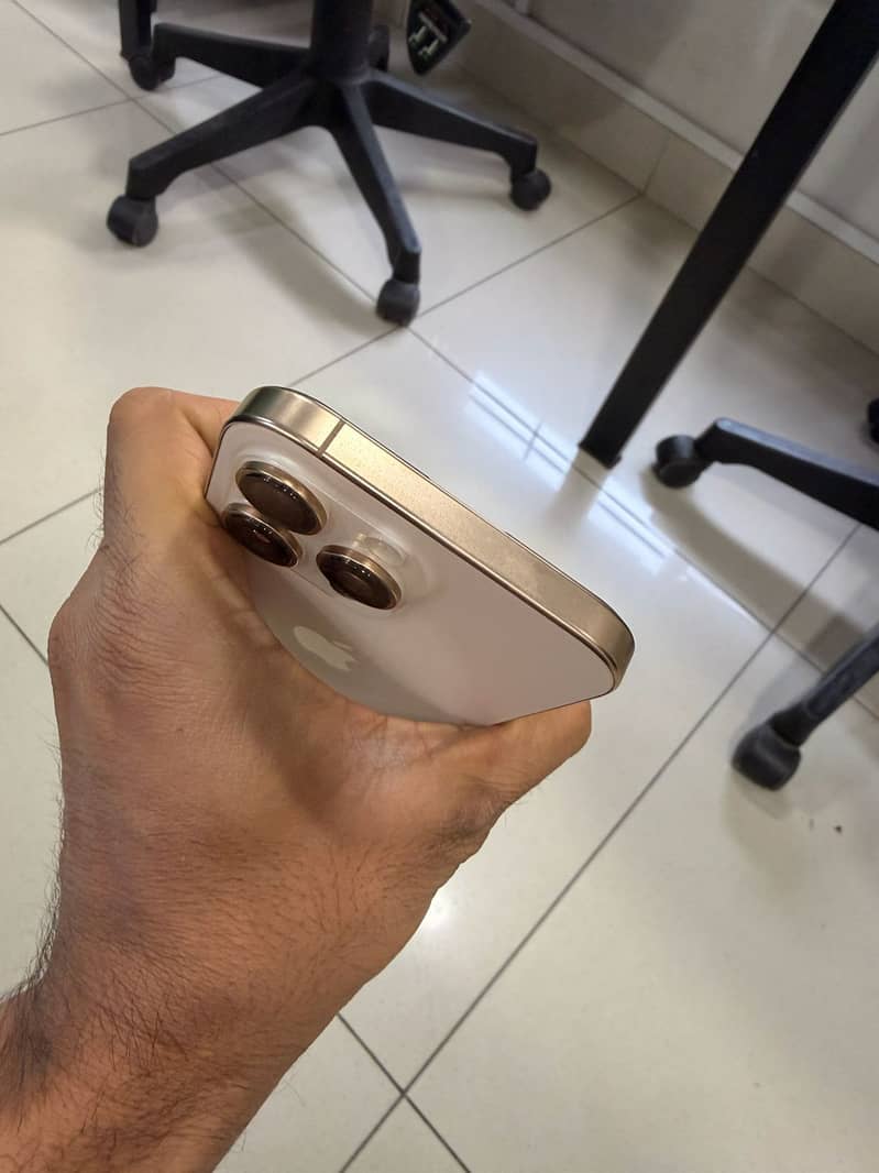 Apple iPhone 16 Pro Max 6
