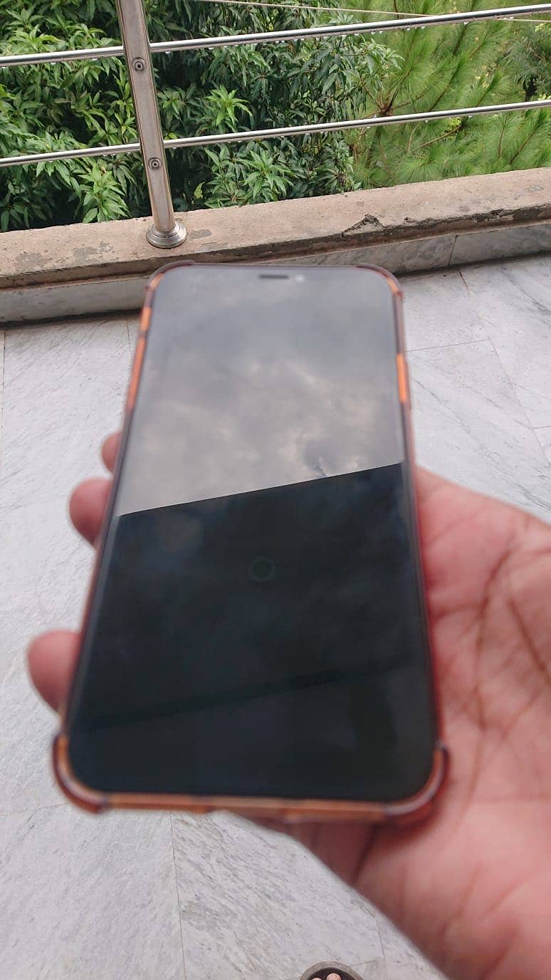 Apple iPhone X 3