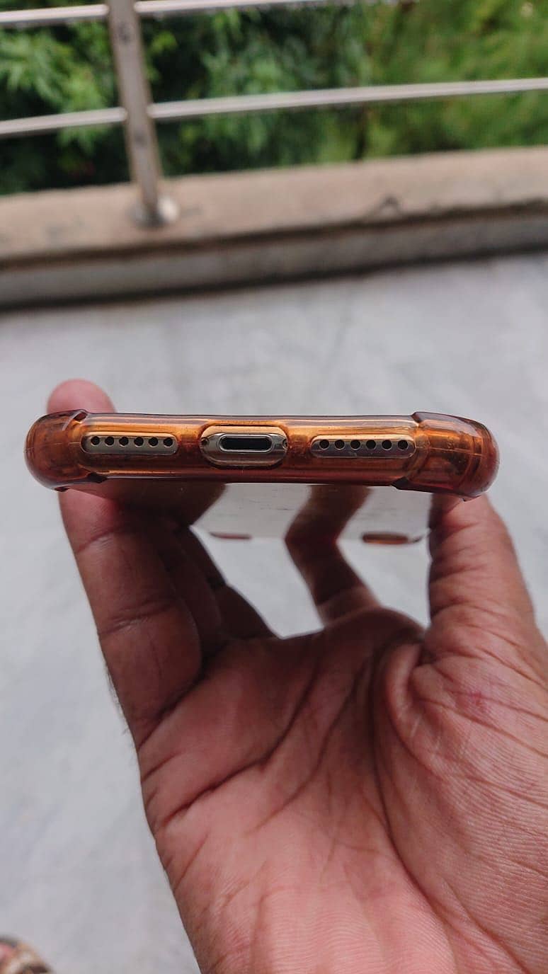 Apple iPhone X 6