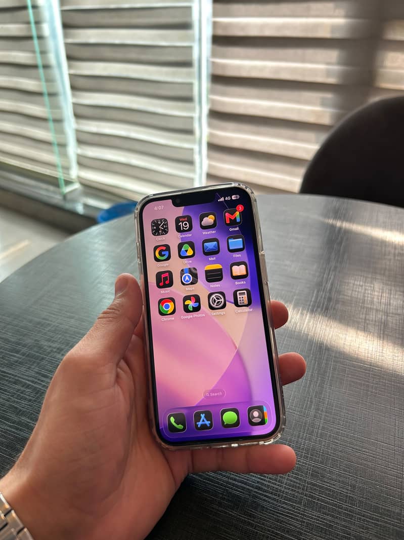 Apple iPhone 13 0