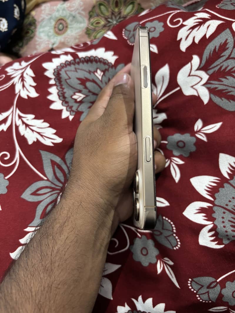 Apple iPhone 16 Pro Max 3