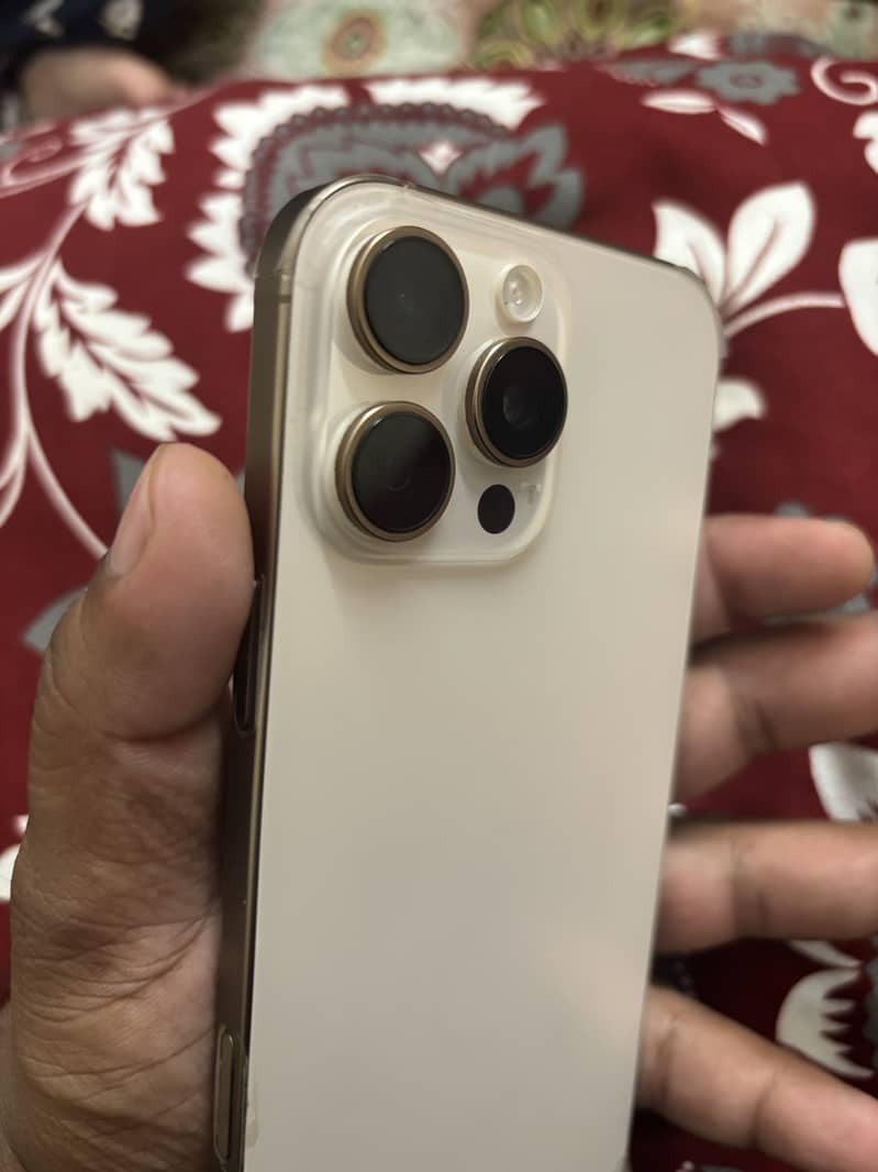 Apple iPhone 16 Pro Max 8