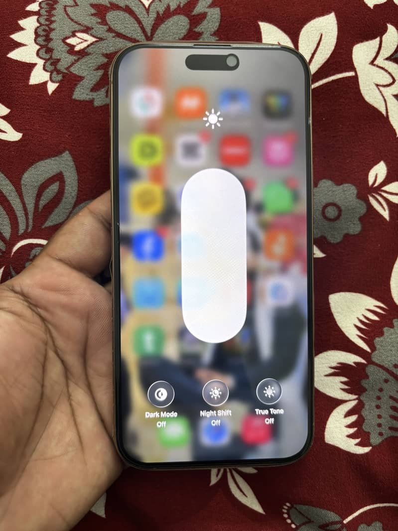 Apple iPhone 16 Pro Max 9