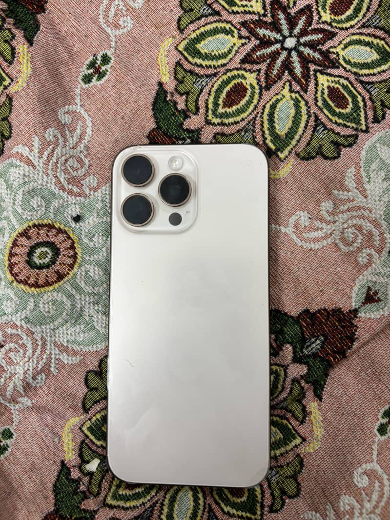 Apple iPhone 16 Pro Max 10