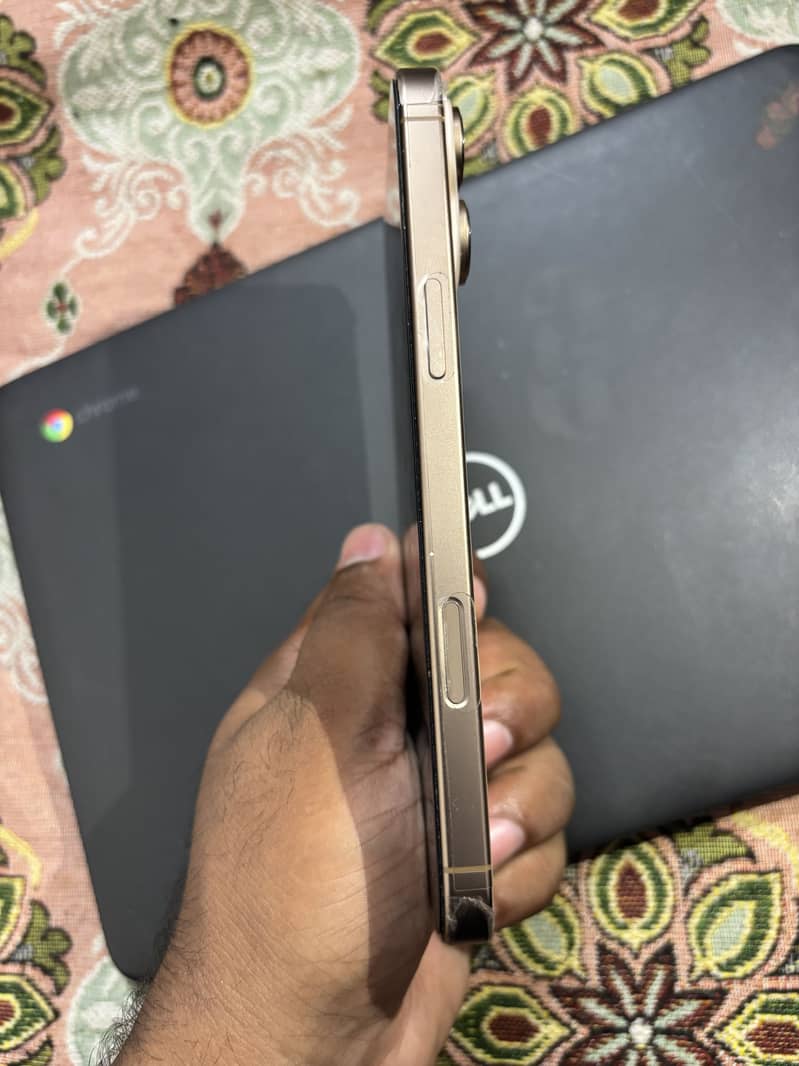 Apple iPhone 16 Pro Max 11