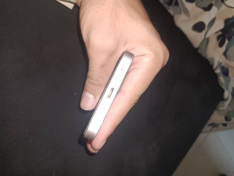 Apple iPhone 13 4