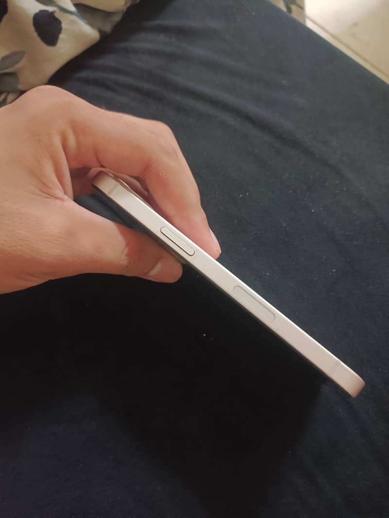 Apple iPhone 13 6