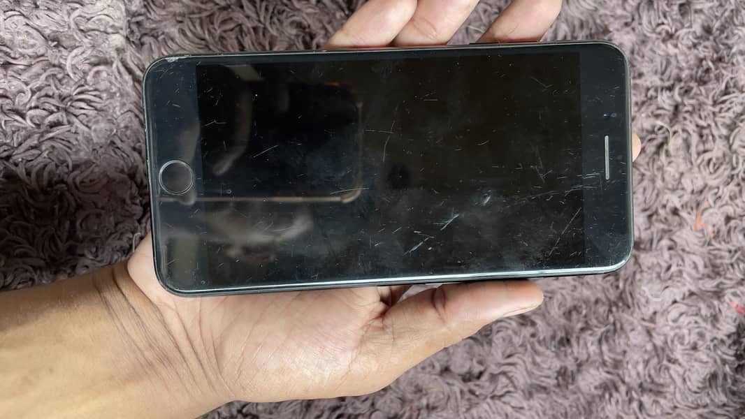 Apple iPhone 7 Plus 1