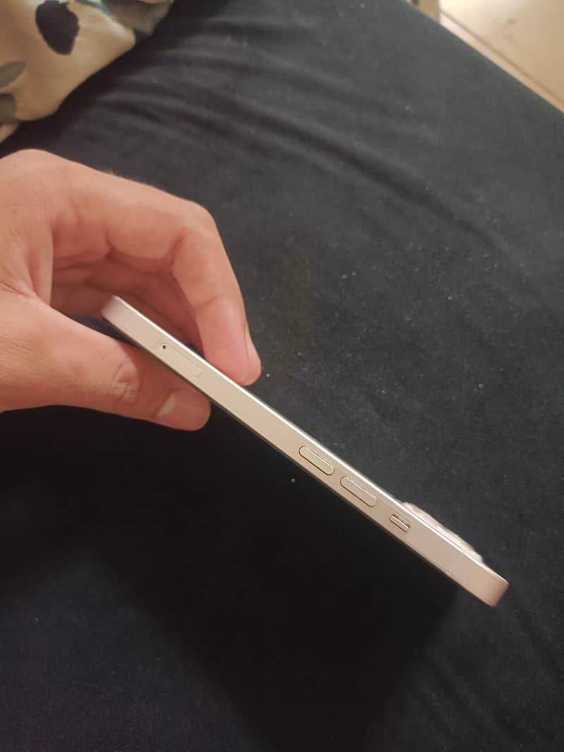 Apple iPhone 13 5