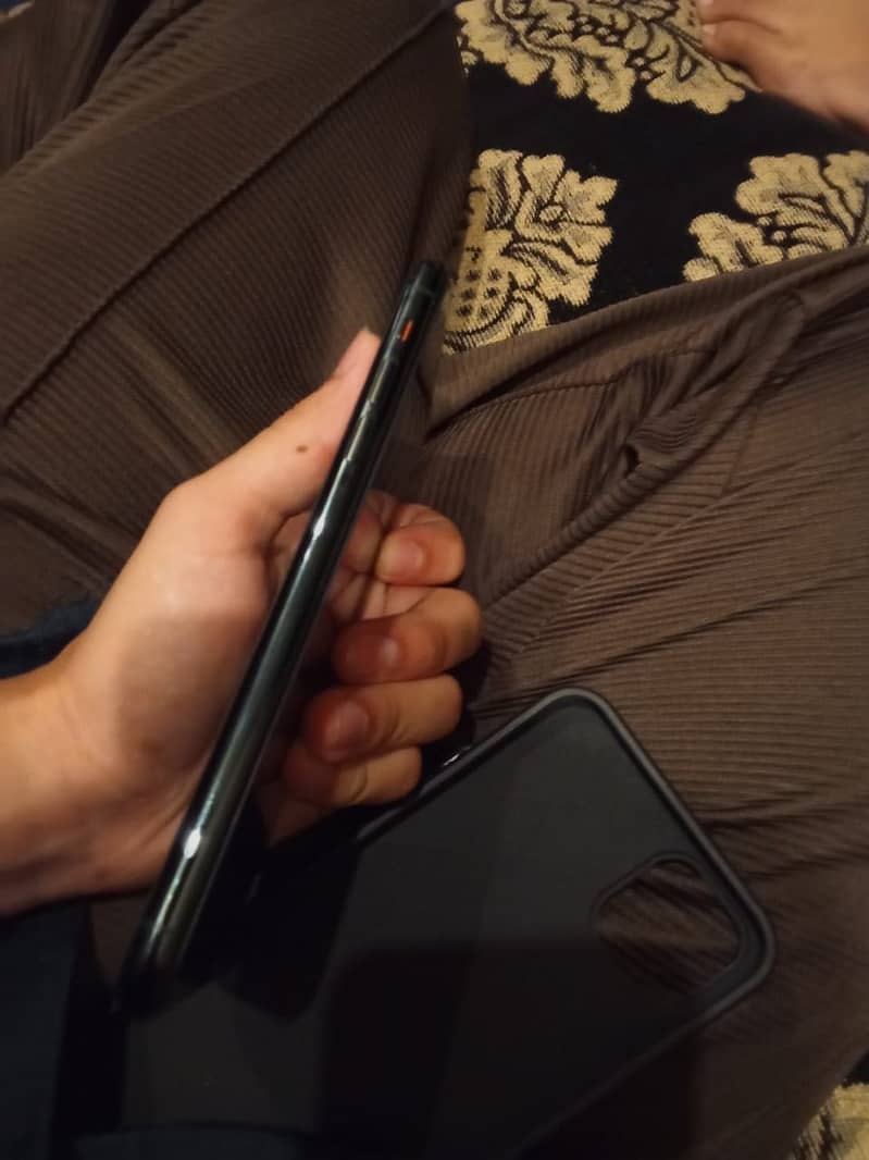 Apple iPhone 11 Pro Max 2