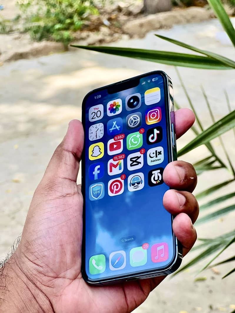 Apple iPhone 13 Pro 2